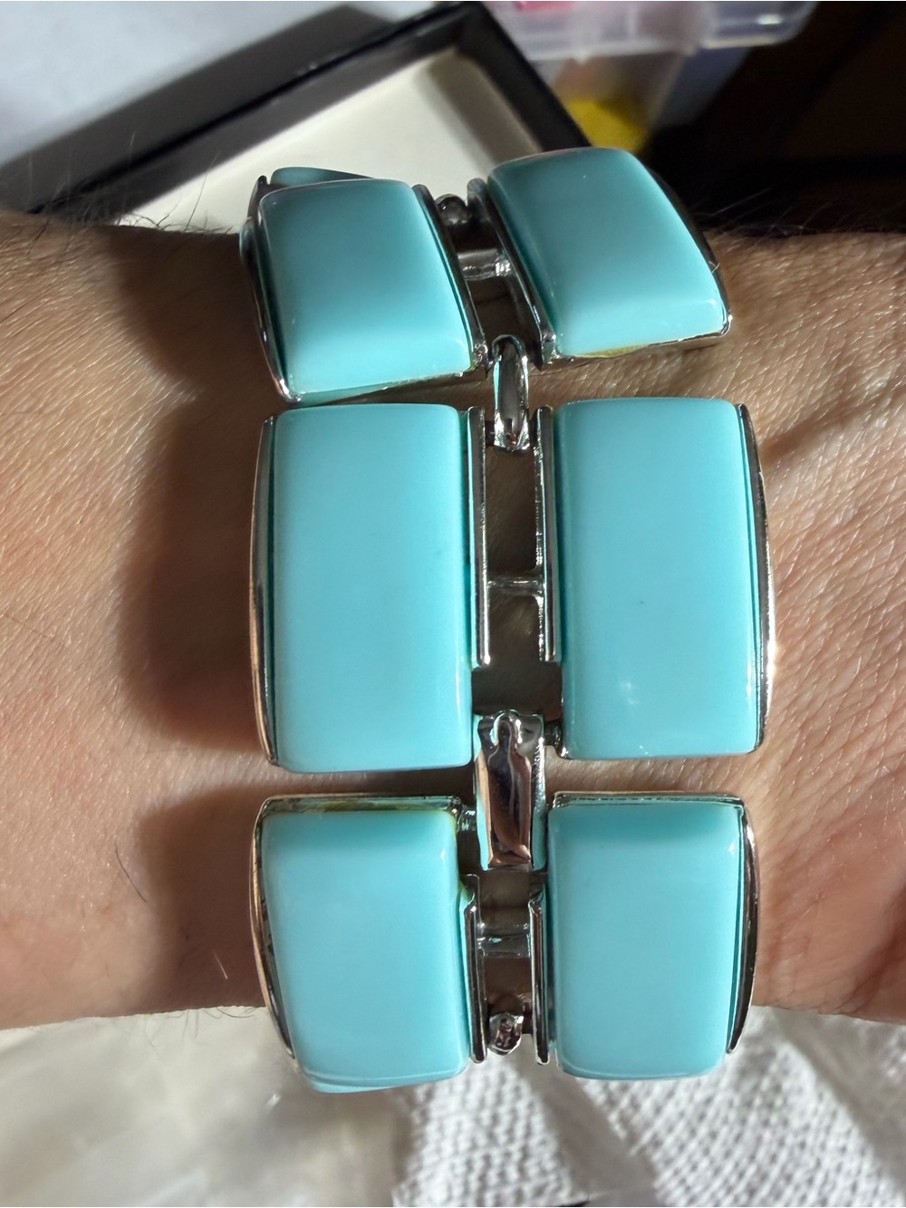Vintage Lisner Silver Tone Turquoise Aqua Thermoset Lucite Paneled Bracelet 7”